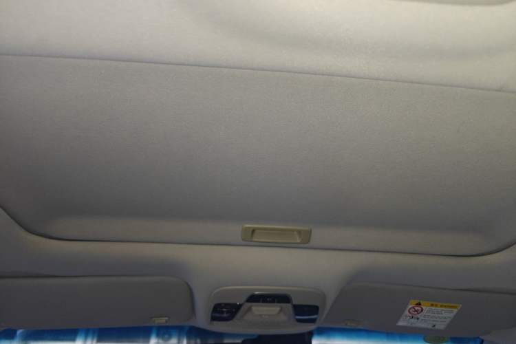 Used Geely Auto Emgrand 2019 Leading Edition 1.5L CVT Upward-Connected Model China VI Standard Headliner