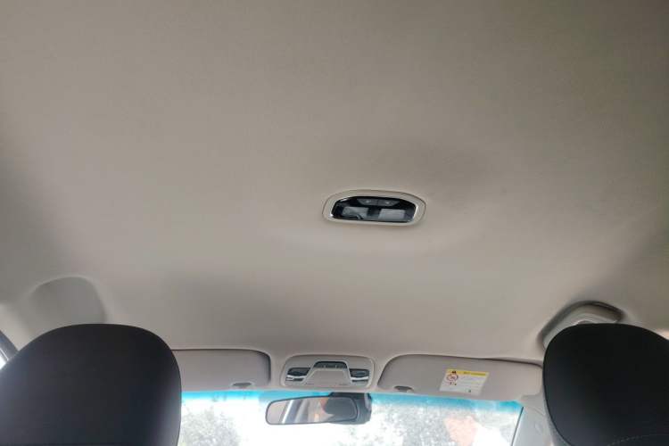 Used Geely Auto Emgrand 2019 Leading Edition 1.5L Manual Luxury Model China VI Standard Headliner