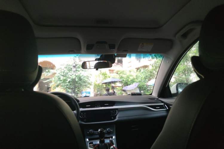 Used Geely Auto Emgrand 2019 Leading Edition 1.5L CVT Upward-Connected Model China VI Standard Headliner