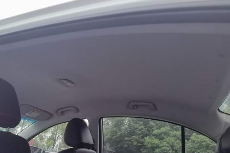 Used Geely Auto Emgrand 2019 Leading Edition 1.5L Manual Luxury Model China VI Standard Headliner