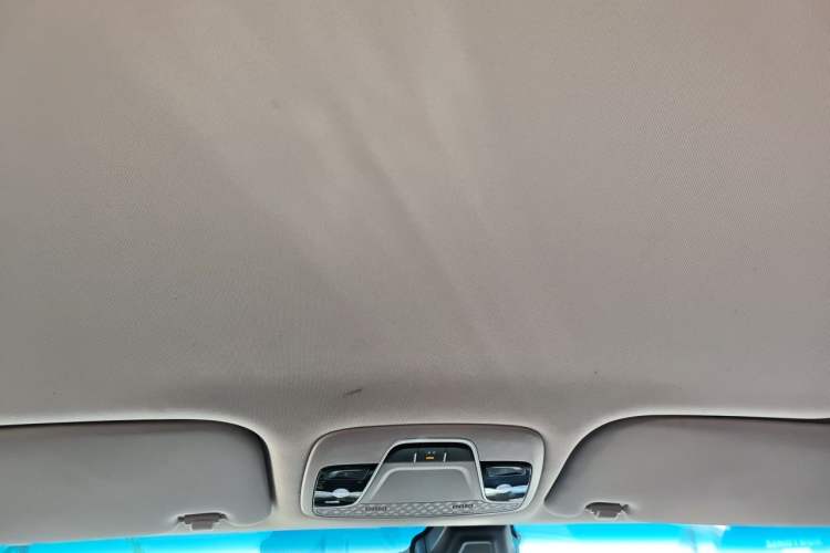 Used Geely Auto Emgrand 2019 Leading Edition 1.5L Manual Luxury Model China VI Standard Headliner
