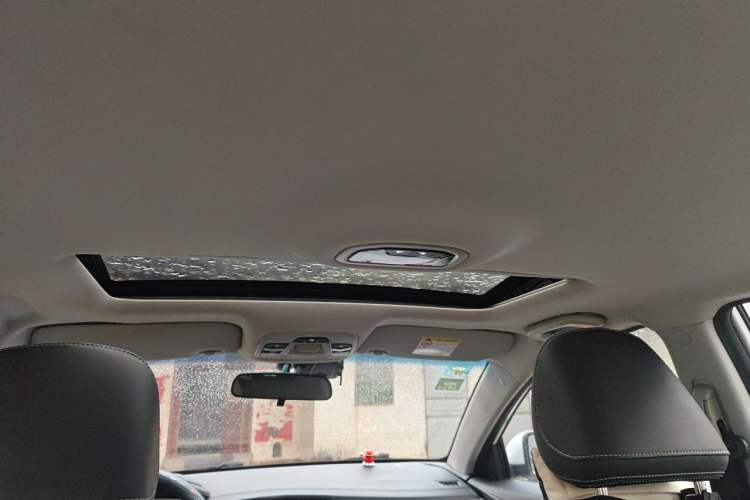 Used Geely Auto Emgrand 2019 Leading Edition 1.5L CVT Upward Connectivity Model China V Standard Headliner