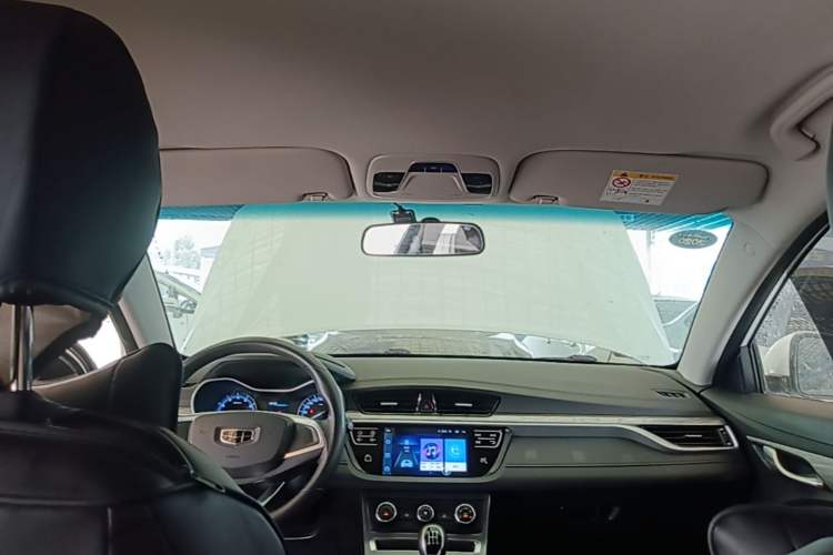 Used Geely Auto Emgrand 2019 Leading Edition 1.5L Manual Fashion Model China VI Standard Headliner