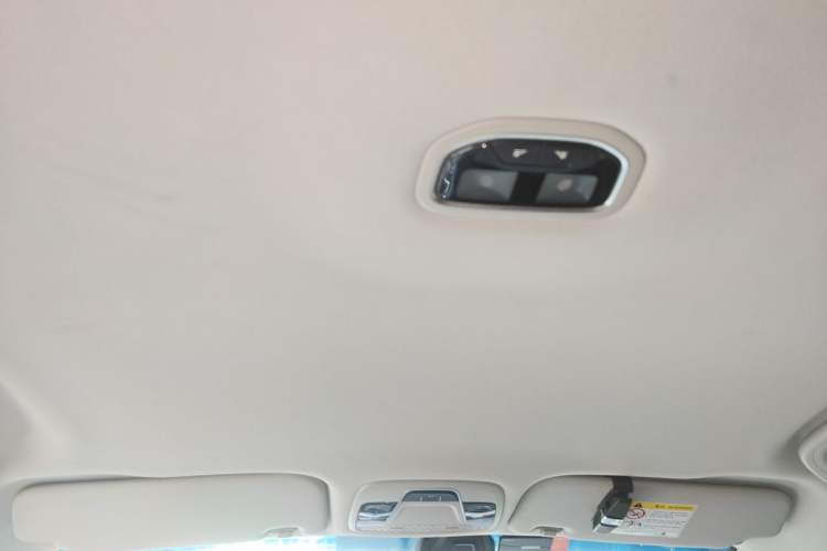 Used Geely Auto Emgrand 2019 Leading Edition 1.5L CVT Luxury Model China VI Standard Headliner