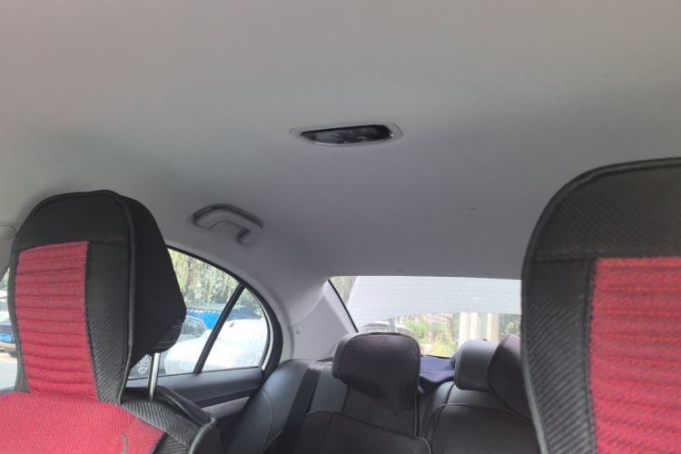 Used Geely Auto Emgrand 2019 Leading Edition 1.5L Manual Luxury Model China VI Standard Headliner
