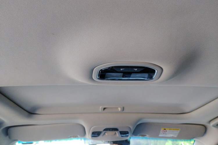Used Geely Auto Emgrand 2019 Leading Edition 1.5L CVT Upward-Connected Model China VI Standard Headliner