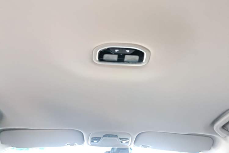 Used Geely Auto Emgrand 2019 Leading Edition 1.5L Manual Luxury Model China VI Standard Headliner