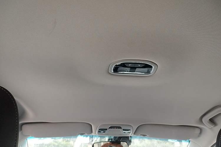 Used Geely Auto Emgrand 2019 Leading Edition 1.5L CVT Luxury Model China VI Standard Headliner