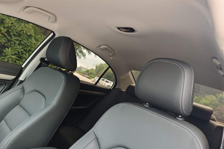 Used Geely Auto Emgrand 2019 Leading Edition 1.5L Manual Luxury Model China VI Standard Headliner