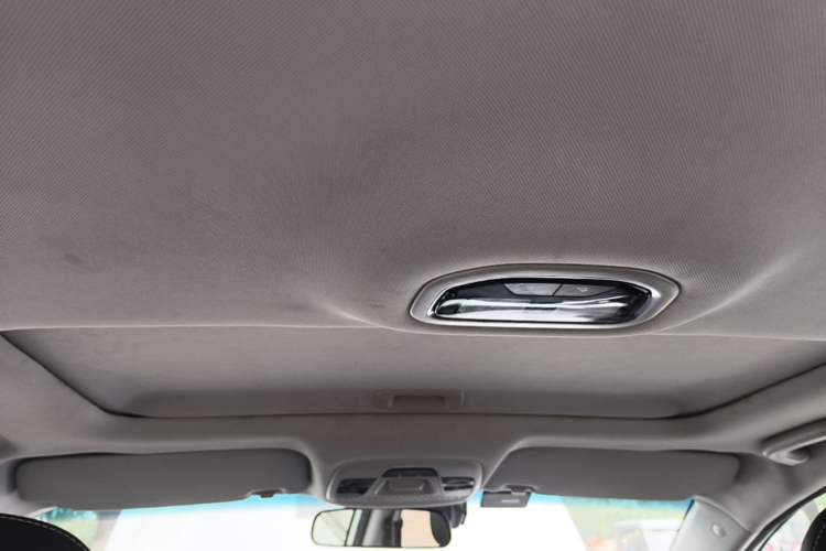 Used Geely Auto Emgrand 2019 Leading Edition 1.5L CVT Upward-Connected Model China VI Standard Headliner