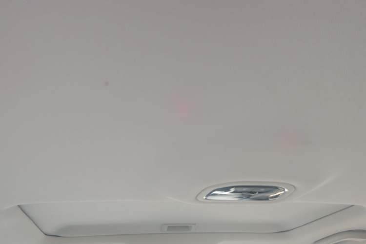 Used Geely Auto Emgrand 2019 Leading Edition 1.5L CVT Upward-Connected Model China VI Standard Headliner