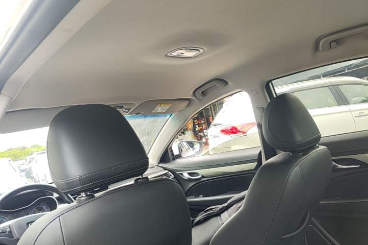 Used Geely Auto Emgrand 2019 Leading Edition 1.5L CVT Luxury Model China VI Standard Headliner