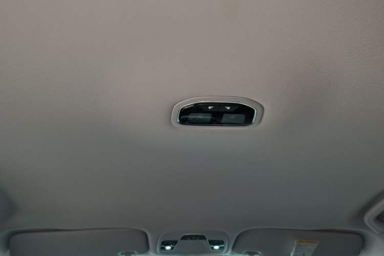 Used Geely Auto Emgrand 2019 Leading Edition 1.5L Manual Luxury Model China VI Standard Headliner