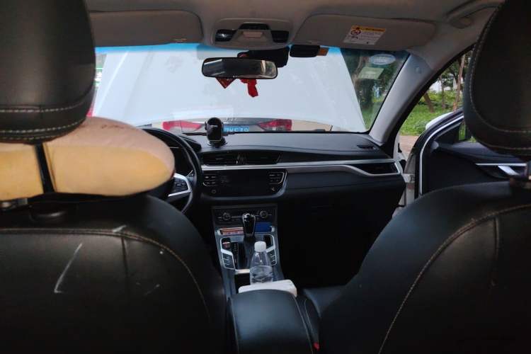 Used Geely Auto Emgrand 2019 Leading Edition 1.5L CVT Upward-Connected Model China VI Standard Headliner
