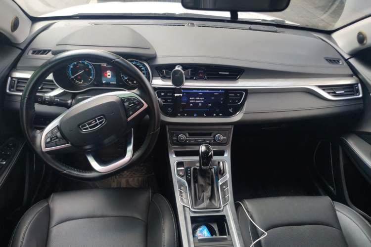 Used Geely Auto Emgrand 2019 Leading Edition 1.5L CVT Luxury Model China VI Standard Headliner