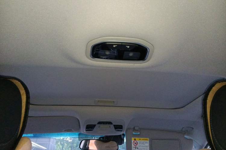 Used Geely Auto Emgrand 2019 Leading Edition 1.5L CVT Upward-Connected Model China VI Standard Headliner