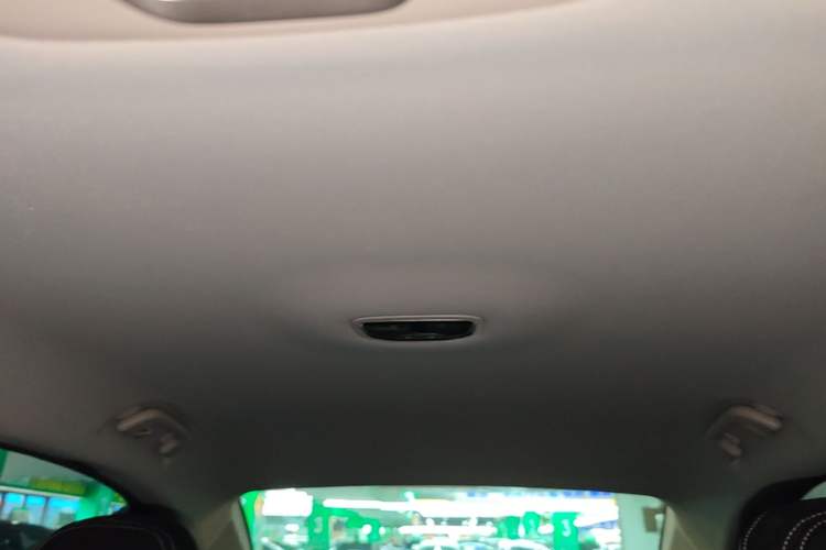 Used Geely Auto Emgrand 2019 Leading Edition 1.5L Manual Fashion Model China VI Standard Headliner