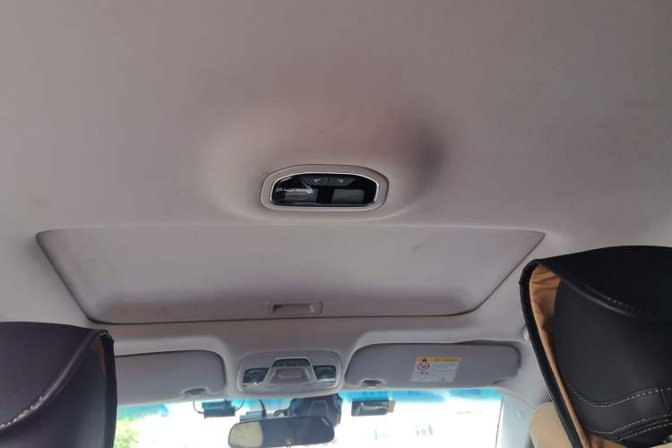 Used Geely Auto Emgrand 2019 Leading Edition 1.5L Manual Upgraded Connectivity Model China VI Standard Headliner