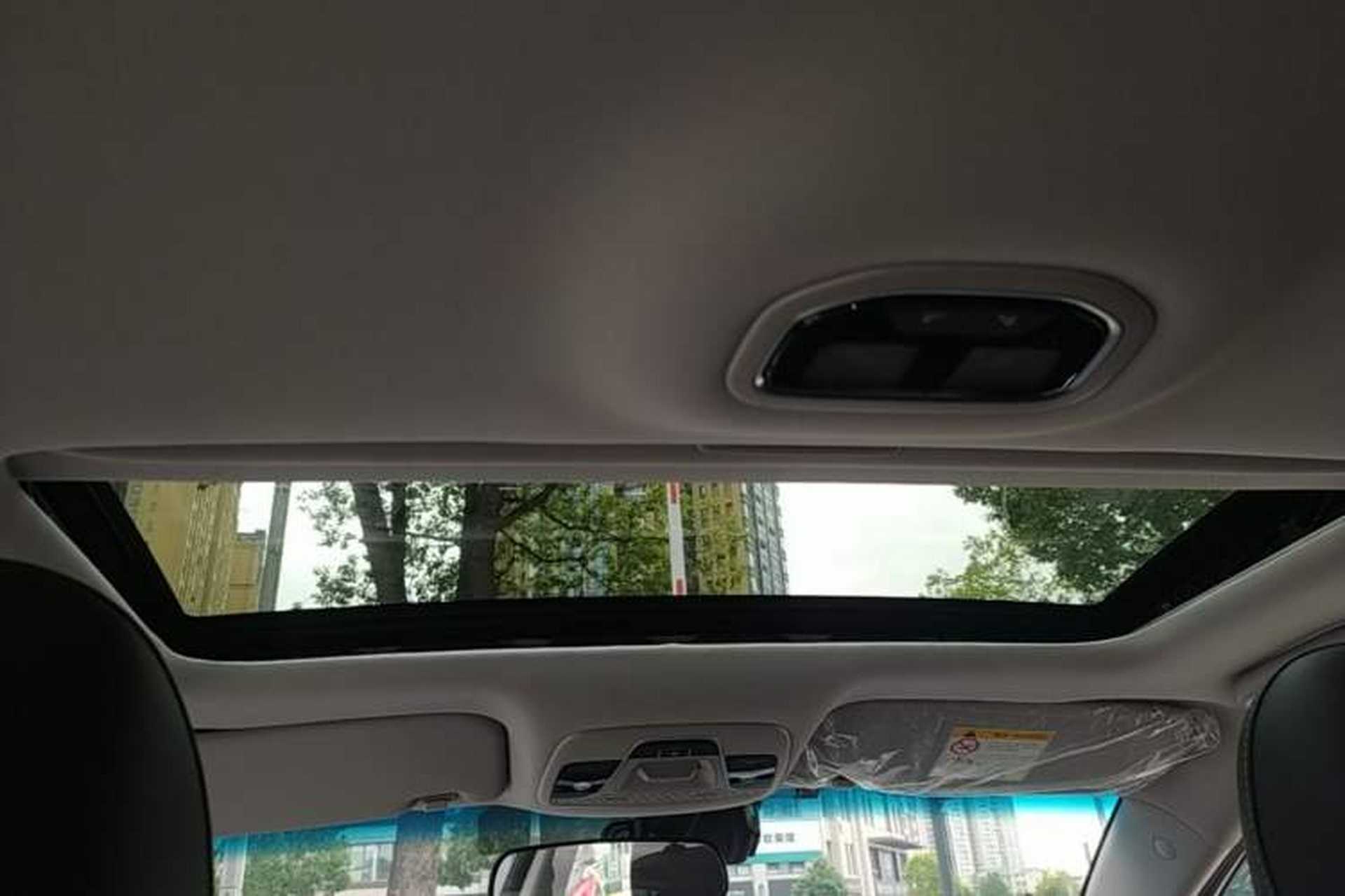 Used Geely Auto Emgrand 2019 Leading Edition 1.5L CVT Upward-Connected Model China VI Standard Headliner