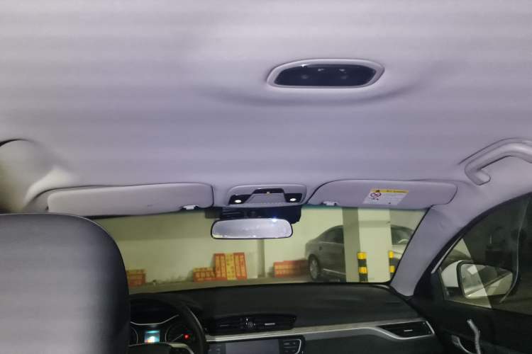 Used Geely Auto Emgrand 2019 Leading Edition 1.5L CVT Luxury Model China VI Standard Headliner