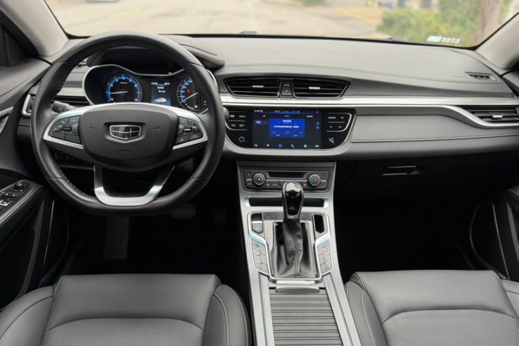 Used Geely Auto Emgrand 2019 Leading Edition 1.5L CVT Luxury Model China VI Standard Interior 1