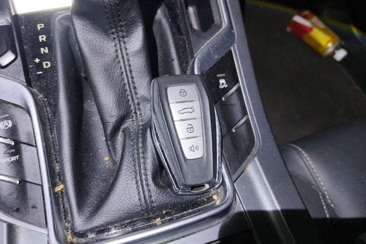 Used Geely Auto Emgrand 2019 Leading Edition 1.5L CVT Upward-Connected Model China VI Standard Interior 1