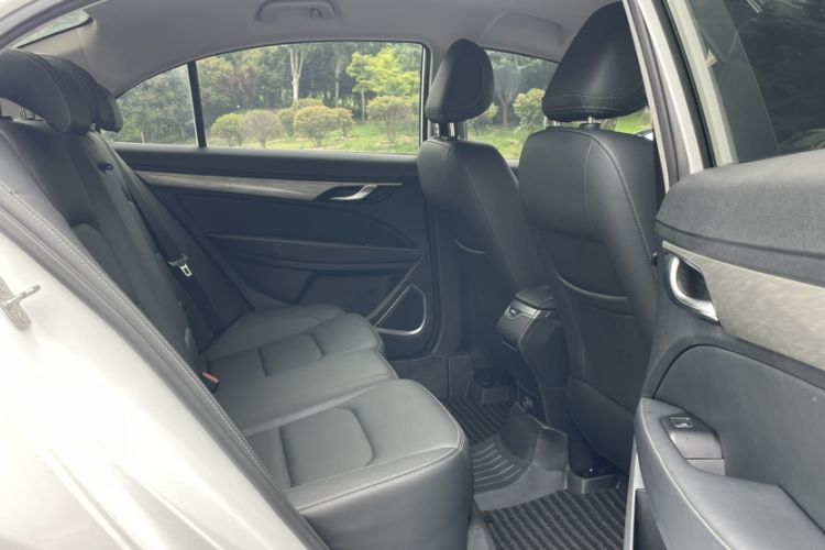 Used Geely Auto Emgrand 2019 Leading Edition 1.5L CVT Luxury Model China VI Standard Interior 1