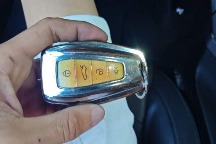 Used Geely Auto Emgrand 2019 Leading Edition 1.5L Manual Upgraded Connectivity Model China VI Standard Interior 1
