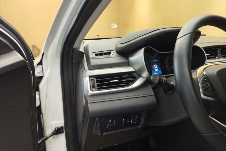 Used Geely Auto Emgrand 2019 Leading Edition 1.5L CVT Luxury Model China VI Standard Interior 10