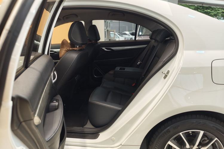 Used Geely Auto Emgrand 2019 Leading Edition 1.5L CVT Luxury Model China VI Standard Interior 12