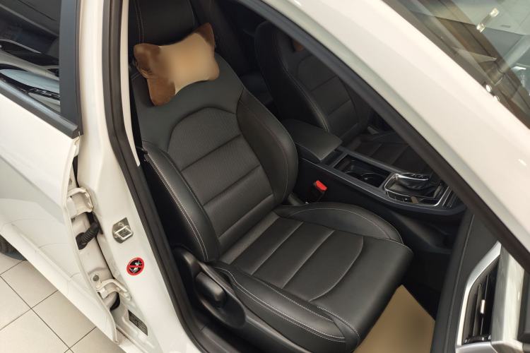 Used Geely Auto Emgrand 2019 Leading Edition 1.5L CVT Luxury Model China VI Standard Interior 2