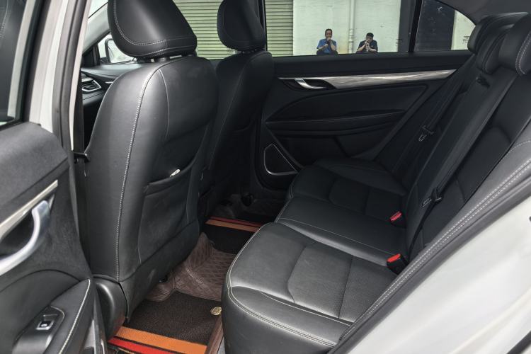 Used Geely Auto Emgrand 2019 Leading Edition 1.5L CVT Luxury Model China VI Standard Interior 2