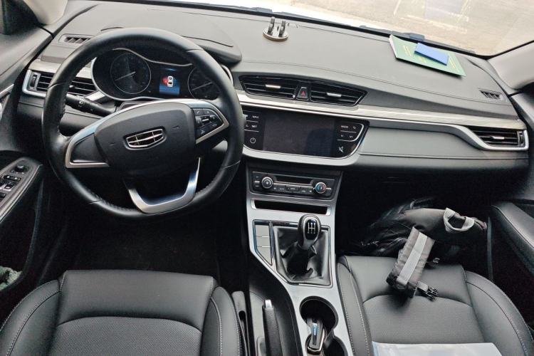 Used Geely Auto Emgrand 2019 Leading Edition 1.5L Manual Luxury Model China VI Standard Interior 2