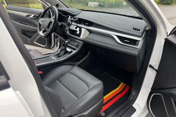 Used Geely Auto Emgrand 2019 Leading Edition 1.5L CVT Luxury Model China VI Standard Interior 2