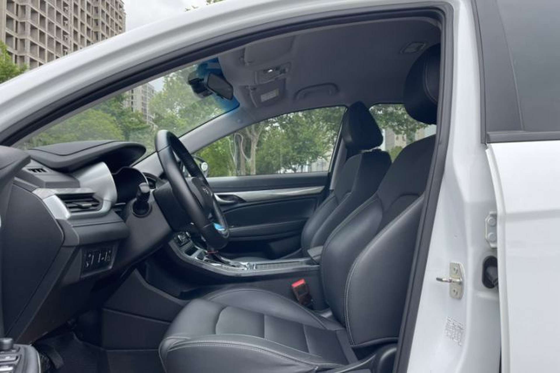 Used Geely Auto Emgrand 2019 Leading Edition 1.5L CVT Luxury Model China VI Standard Interior 2