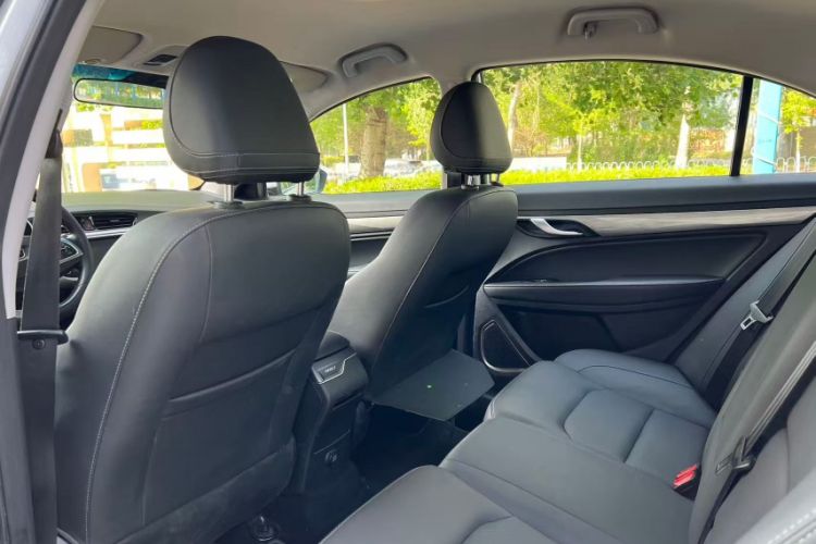 Used Geely Auto Emgrand 2019 Leading Edition 1.5L Manual Luxury Model China VI Standard Interior 3