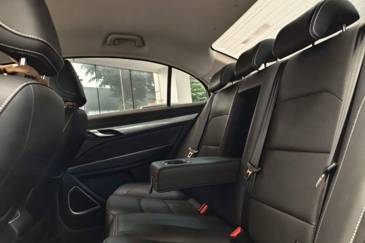 Used Geely Auto Emgrand 2019 Leading Edition 1.5L CVT Luxury Model China VI Standard Interior 3