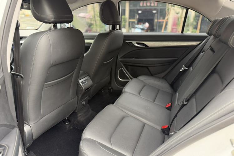Used Geely Auto Emgrand 2019 Leading Edition 1.5L CVT Luxury Model China VI Standard Interior 3