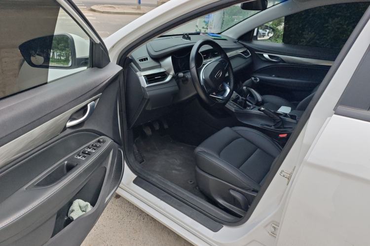 Used Geely Auto Emgrand 2019 Leading Edition 1.5L Manual Luxury Model China VI Standard Interior 3