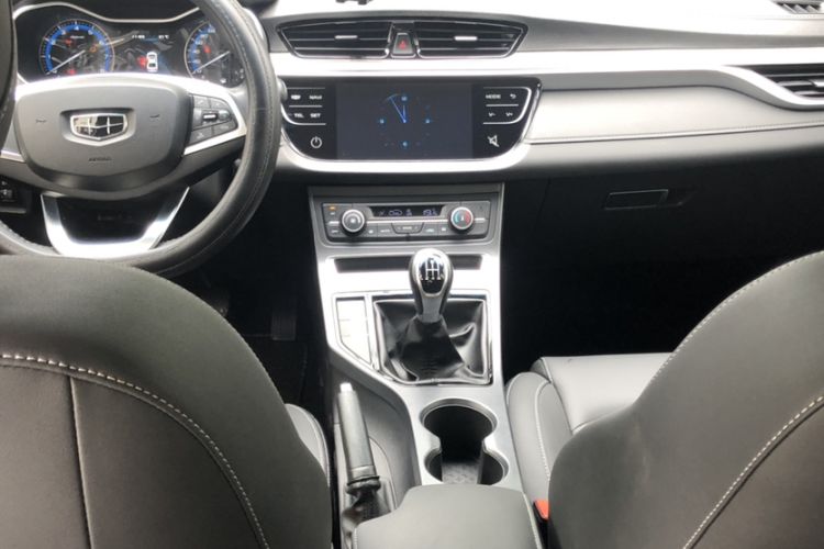 Used Geely Auto Emgrand 2019 Leading Edition 1.5L Manual Luxury Model China VI Standard Interior 3