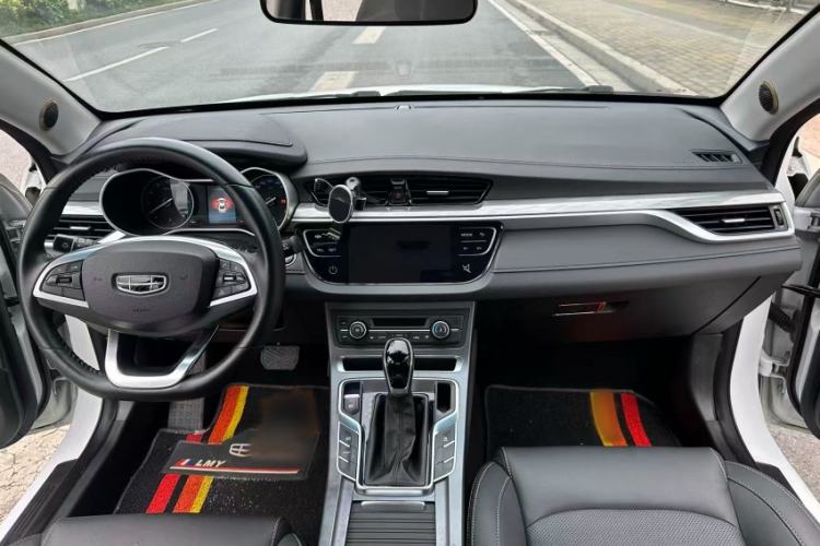 Used Geely Auto Emgrand 2019 Leading Edition 1.5L CVT Luxury Model China VI Standard Interior 3
