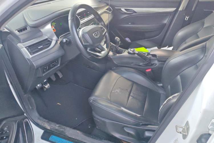 Used Geely Auto Emgrand 2019 Leading Edition 1.5L Manual Upgraded Connectivity Model China VI Standard Interior 3