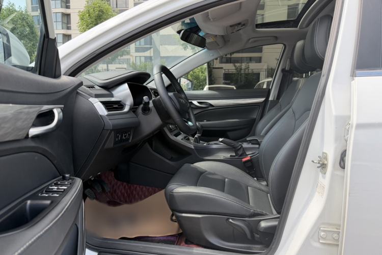 Used Geely Auto Emgrand 2019 Leading Edition 1.5L Manual Upward Asian Games Edition China VI Interior 4