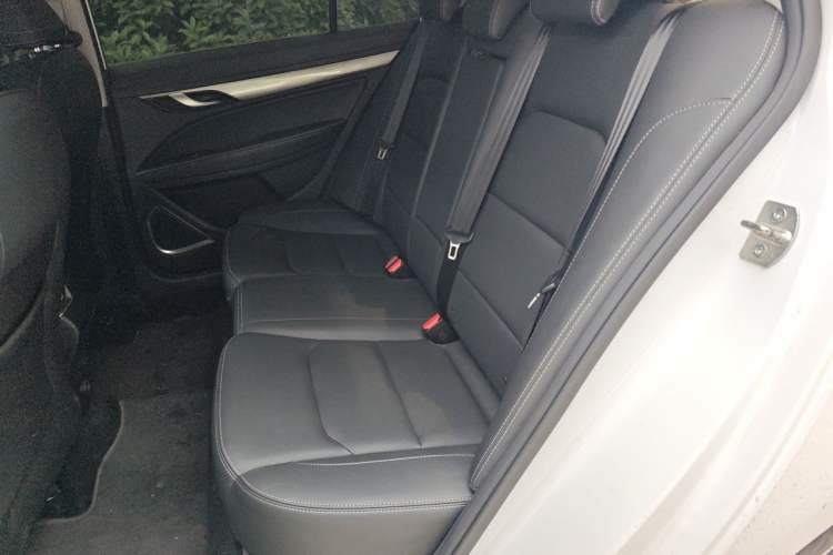 Used Geely Auto Emgrand 2019 Leading Edition 1.5L Manual Luxury Model China VI Standard Interior 4