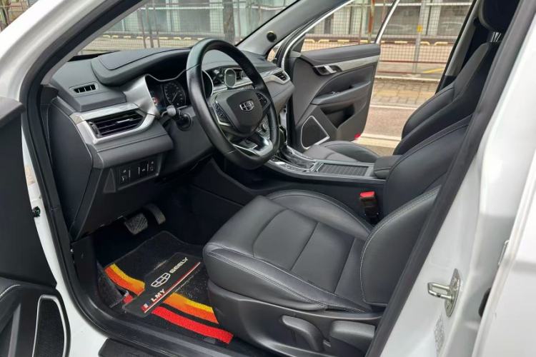 Used Geely Auto Emgrand 2019 Leading Edition 1.5L CVT Luxury Model China VI Standard Interior 4