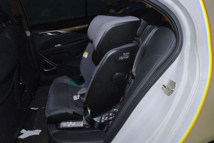 Used Geely Auto Emgrand 2019 Leading Edition 1.5L CVT Upward-Connected Model China VI Standard Interior 4