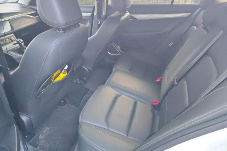 Used Geely Auto Emgrand 2019 Leading Edition 1.5L Manual Upgraded Connectivity Model China VI Standard Interior 4