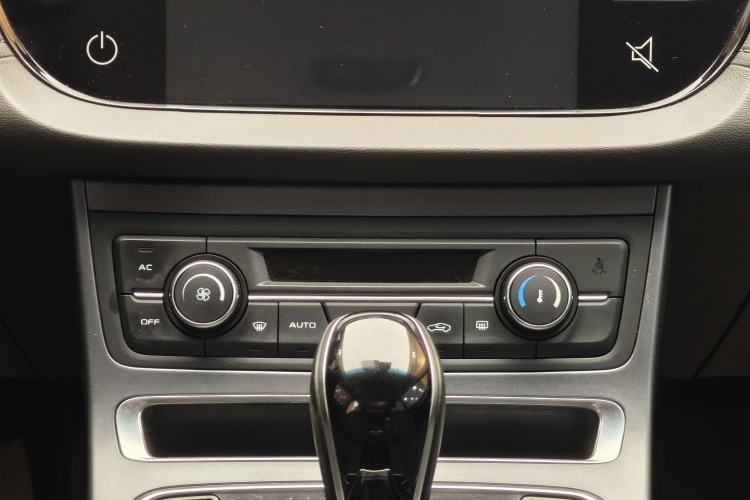Used Geely Auto Emgrand 2019 Leading Edition 1.5L CVT Luxury Model China VI Standard Interior 5