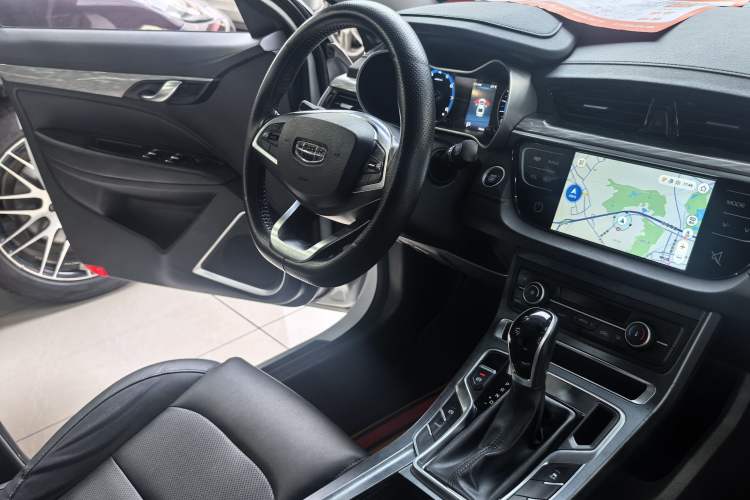 Used Geely Auto Emgrand 2019 Leading Edition 1.5L CVT Luxury Model China VI Standard Interior 5