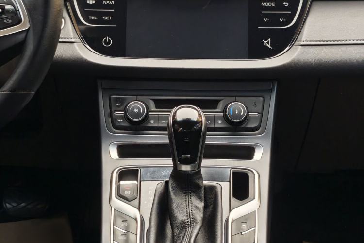 Used Geely Auto Emgrand 2019 Leading Edition 1.5L CVT Luxury Model China VI Standard Interior 6